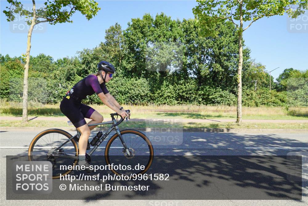 09.08.2026 - GEWOBA Citytriathlon Bremen Michael Burmester http://msf.ph/oto/9961582 09.08.2026 13:20:23 Radfahren 859, 933, 943, 991, 1140 meine-sportfotos.de