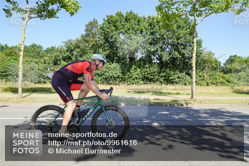 09.08.2026 - GEWOBA Citytriathlon Bremen Michael Burmester http://msf.ph/oto/9961616 09.08.2026 13:23:01 Radfahren 779, 828, 1106 meine-sportfotos.de