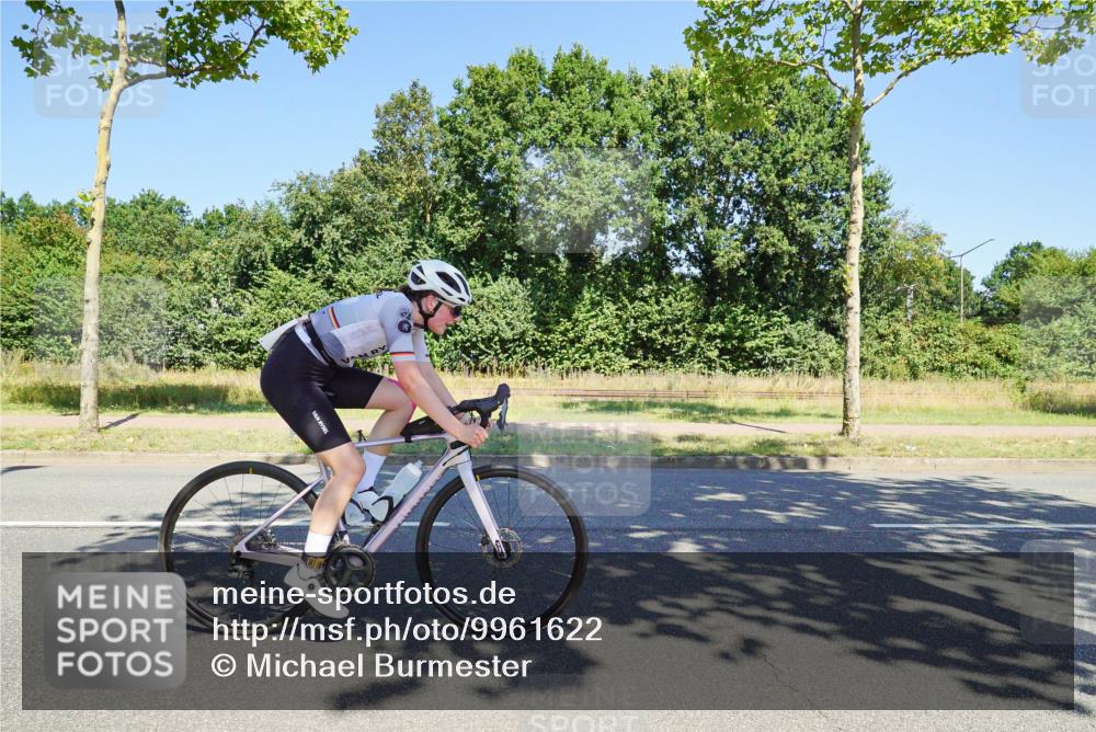 09.08.2026 - GEWOBA Citytriathlon Bremen Michael Burmester http://msf.ph/oto/9961622 09.08.2026 13:23:15 Radfahren 997, 1105, 1122 meine-sportfotos.de