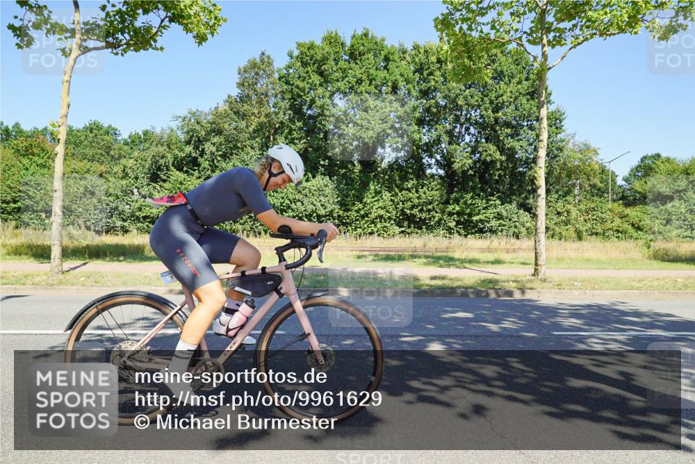 09.08.2026 - GEWOBA Citytriathlon Bremen Michael Burmester http://msf.ph/oto/9961629 09.08.2026 13:23:34 Radfahren 842, 941, 966, 997, 1122 meine-sportfotos.de