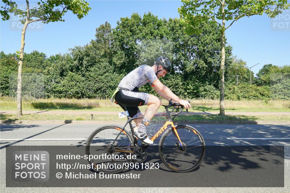 09.08.2026 - GEWOBA Citytriathlon Bremen Michael Burmester http://msf.ph/oto/9961823 09.08.2026 14:10:03 Radfahren 16, 35, 97, 119, 154, 177 meine-sportfotos.de