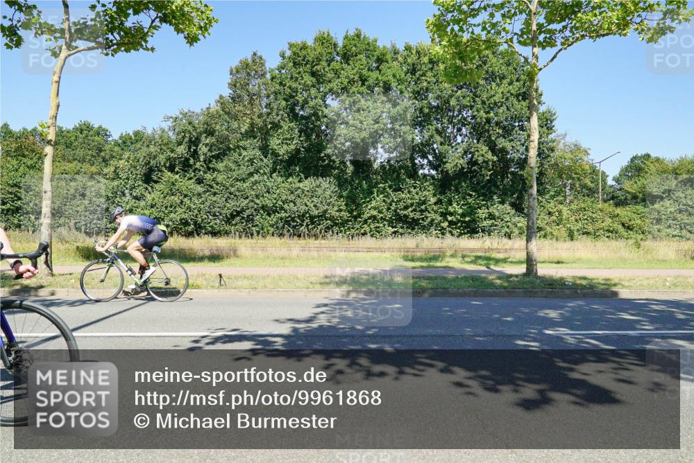 09.08.2026 - GEWOBA Citytriathlon Bremen Michael Burmester http://msf.ph/oto/9961868 09.08.2026 14:11:20 Radfahren 11, 13, 26, 41, 68, 76, 79, 84, 85, 92, 109, 113, 117, 129, 139, 143, 144, 150, 155 meine-sportfotos.de