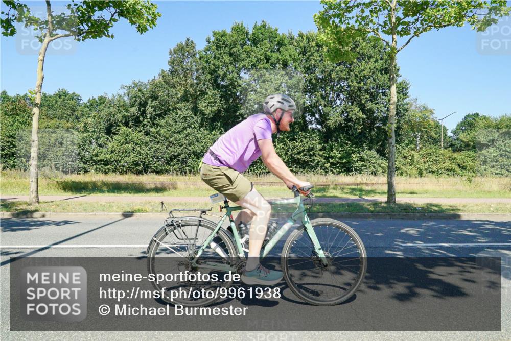 09.08.2026 - GEWOBA Citytriathlon Bremen Michael Burmester http://msf.ph/oto/9961938 09.08.2026 14:13:30 Radfahren 17, 36, 52, 74, 86, 115, 158, 180, 200, 254, 346, 353 meine-sportfotos.de