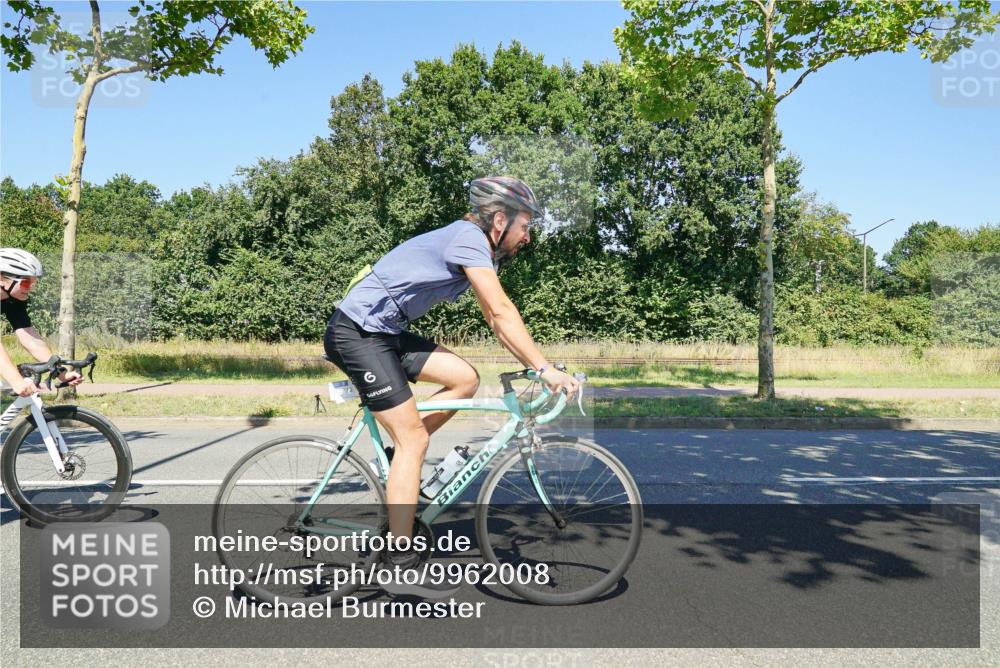 09.08.2026 - GEWOBA Citytriathlon Bremen Michael Burmester http://msf.ph/oto/9962008 09.08.2026 14:15:39 Radfahren 7, 10, 122, 218, 257, 260, 263, 285, 302, 349, 354, 433 meine-sportfotos.de