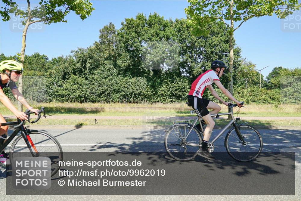 09.08.2026 - GEWOBA Citytriathlon Bremen Michael Burmester http://msf.ph/oto/9962019 09.08.2026 14:15:57 Radfahren 14, 37, 43, 89, 133, 163, 172, 182, 232, 291, 308, 329 meine-sportfotos.de
