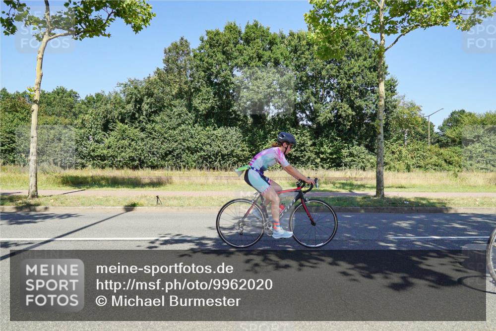 09.08.2026 - GEWOBA Citytriathlon Bremen Michael Burmester http://msf.ph/oto/9962020 09.08.2026 14:15:58 Radfahren 14, 37, 43, 89, 133, 163, 172, 182, 232, 291, 308, 329 meine-sportfotos.de