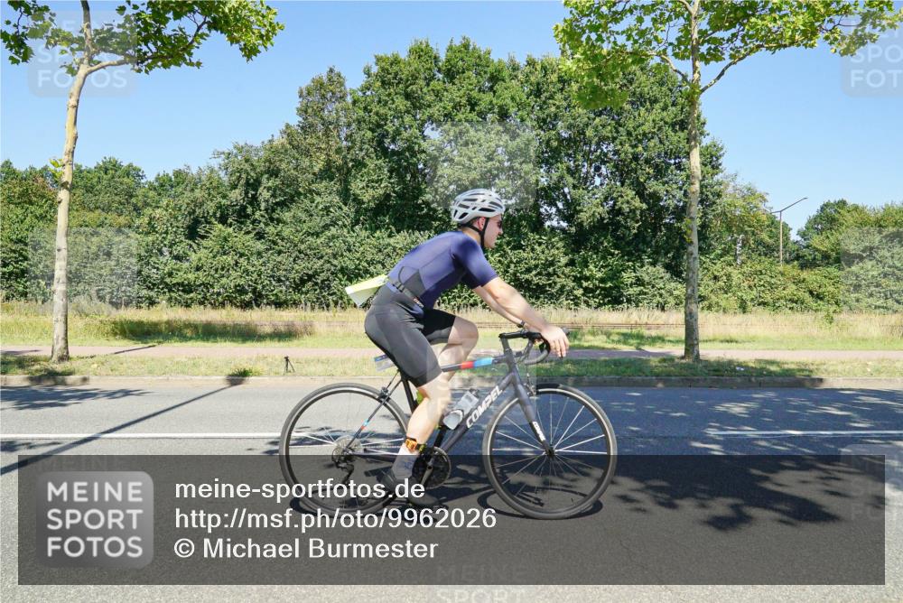 09.08.2026 - GEWOBA Citytriathlon Bremen Michael Burmester http://msf.ph/oto/9962026 09.08.2026 14:16:11 Radfahren 39, 172, 182, 232, 329, 345 meine-sportfotos.de
