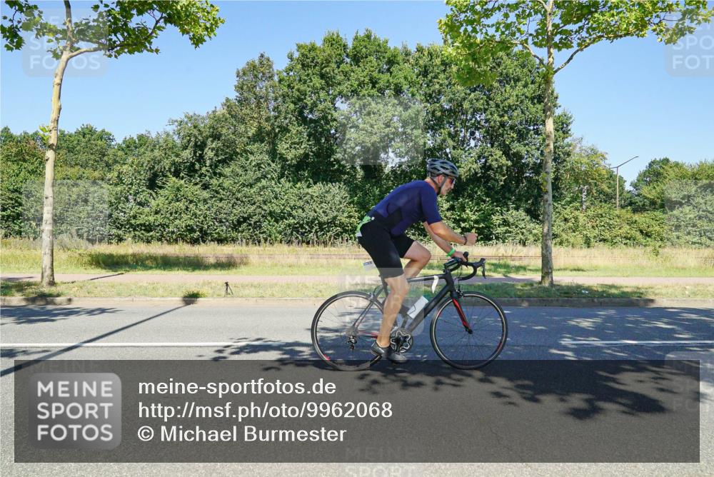 09.08.2026 - GEWOBA Citytriathlon Bremen Michael Burmester http://msf.ph/oto/9962068 09.08.2026 14:17:06 Radfahren 42, 106, 211, 395, 396 meine-sportfotos.de