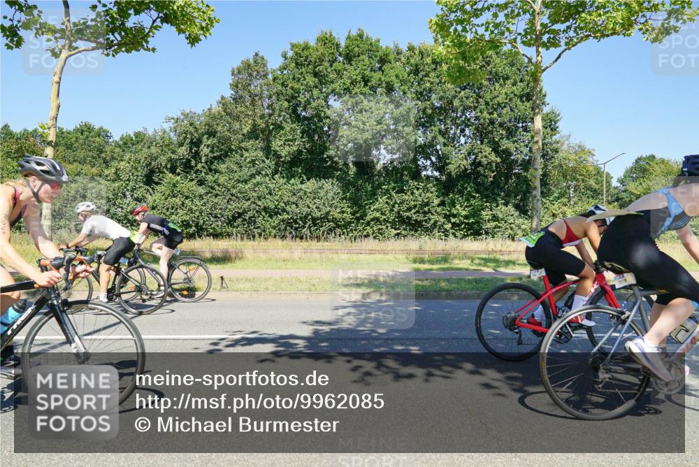 09.08.2026 - GEWOBA Citytriathlon Bremen Michael Burmester http://msf.ph/oto/9962085 09.08.2026 14:17:34 Radfahren 88, 106, 110, 193, 229, 269, 274, 309, 321, 337, 356, 429 meine-sportfotos.de