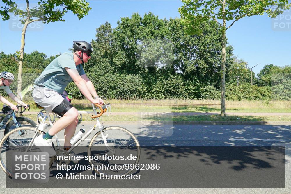 09.08.2026 - GEWOBA Citytriathlon Bremen Michael Burmester http://msf.ph/oto/9962086 09.08.2026 14:17:36 Radfahren 88, 106, 110, 193, 229, 256, 269, 274, 309, 321, 337, 356, 429, 470 meine-sportfotos.de