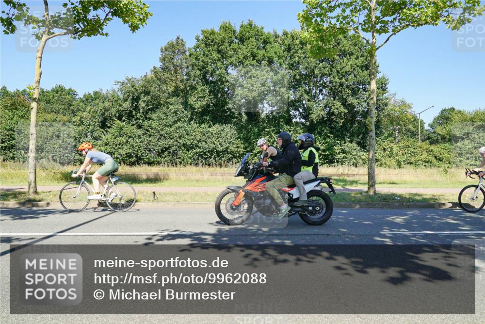09.08.2026 - GEWOBA Citytriathlon Bremen Michael Burmester http://msf.ph/oto/9962088 09.08.2026 14:17:38 Radfahren 88, 106, 110, 193, 229, 256, 269, 274, 290, 309, 316, 321, 337, 356, 429, 457, 470 meine-sportfotos.de