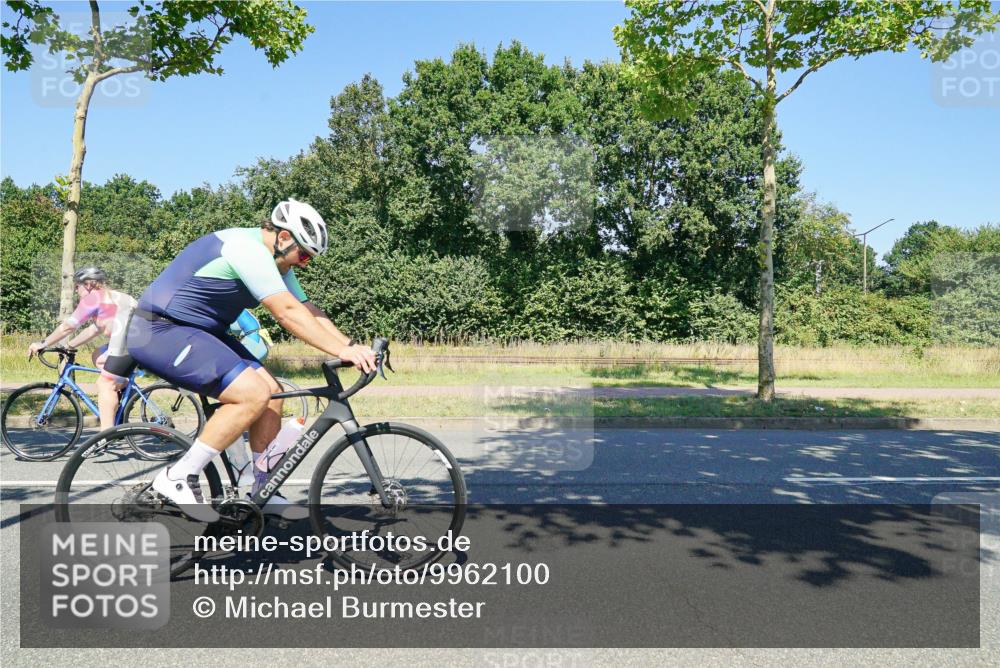 09.08.2026 - GEWOBA Citytriathlon Bremen Michael Burmester http://msf.ph/oto/9962100 09.08.2026 14:17:52 Radfahren 65, 190, 205, 229, 235, 256, 269, 290, 292, 293, 305, 316, 320, 336, 362, 364, 371, 378, 429, 457, 470, 485 meine-sportfotos.de