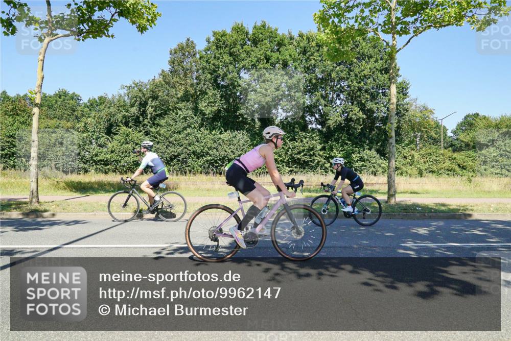 09.08.2026 - GEWOBA Citytriathlon Bremen Michael Burmester http://msf.ph/oto/9962147 09.08.2026 14:18:45 Radfahren 107, 173, 210, 221, 227, 244, 266, 277, 280, 289, 297, 314, 324, 344, 347, 352, 369, 385 meine-sportfotos.de