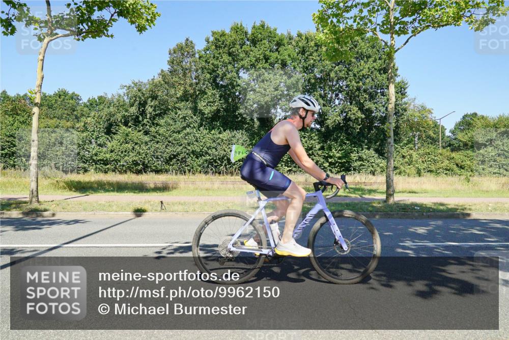 09.08.2026 - GEWOBA Citytriathlon Bremen Michael Burmester http://msf.ph/oto/9962150 09.08.2026 14:18:47 Radfahren 107, 173, 210, 221, 227, 244, 266, 277, 289, 297, 314, 324, 344, 347, 352, 369, 370, 385, 455 meine-sportfotos.de