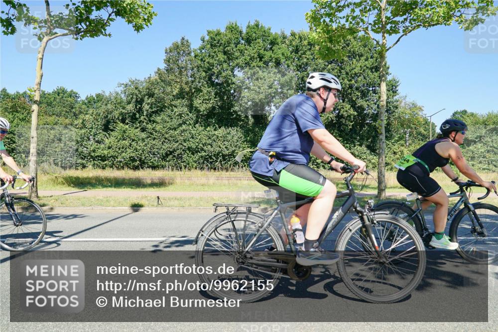 09.08.2026 - GEWOBA Citytriathlon Bremen Michael Burmester http://msf.ph/oto/9962155 09.08.2026 14:18:54 Radfahren 107, 173, 210, 221, 227, 244, 266, 289, 297, 324, 341, 344, 347, 352, 370, 373, 403, 455 meine-sportfotos.de
