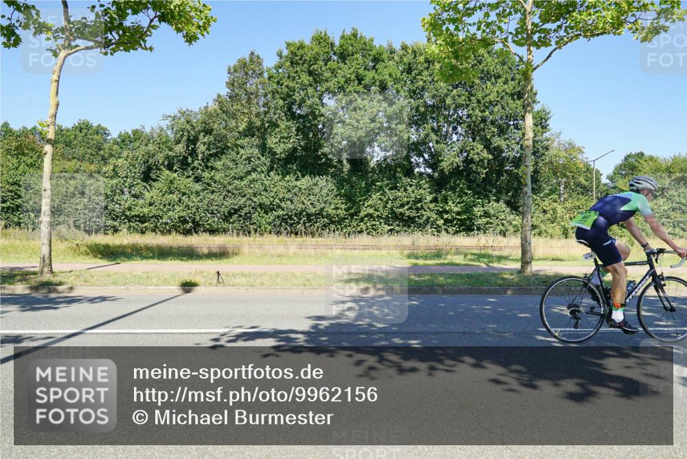 09.08.2026 - GEWOBA Citytriathlon Bremen Michael Burmester http://msf.ph/oto/9962156 09.08.2026 14:18:54 Radfahren 107, 173, 210, 221, 227, 244, 266, 289, 297, 324, 341, 344, 347, 352, 370, 373, 403, 455 meine-sportfotos.de