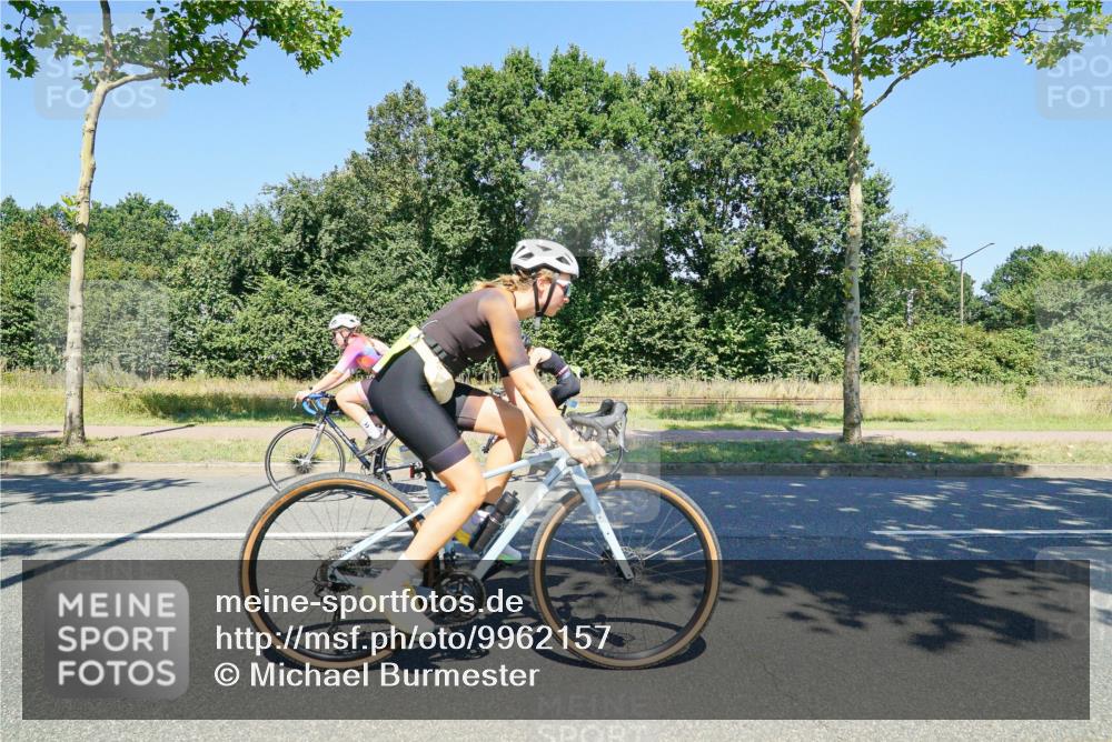 09.08.2026 - GEWOBA Citytriathlon Bremen Michael Burmester http://msf.ph/oto/9962157 09.08.2026 14:18:56 Radfahren 107, 173, 210, 221, 227, 244, 266, 289, 297, 324, 341, 344, 370, 373, 403, 455 meine-sportfotos.de