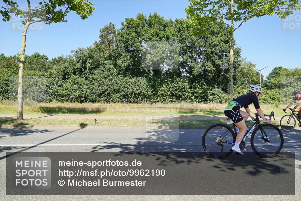09.08.2026 - GEWOBA Citytriathlon Bremen Michael Burmester http://msf.ph/oto/9962190 09.08.2026 14:19:38 Radfahren 142, 166, 196, 206, 222, 230, 234, 261, 262, 273, 281, 319, 326, 330, 342, 434, 454, 521 meine-sportfotos.de