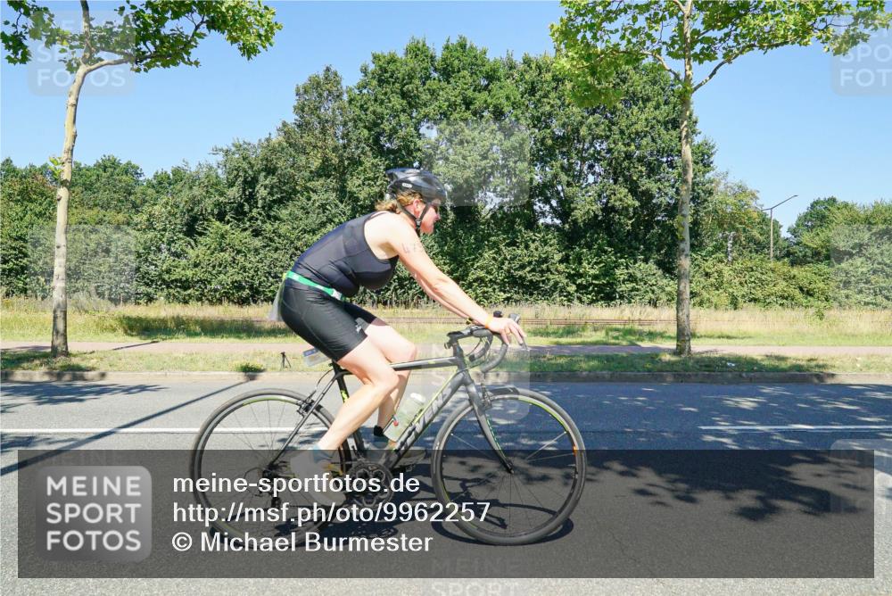 09.08.2026 - GEWOBA Citytriathlon Bremen Michael Burmester http://msf.ph/oto/9962257 09.08.2026 14:21:02 Radfahren 30, 198, 214, 231, 252, 255, 268, 390, 409, 479, 508, 515 meine-sportfotos.de