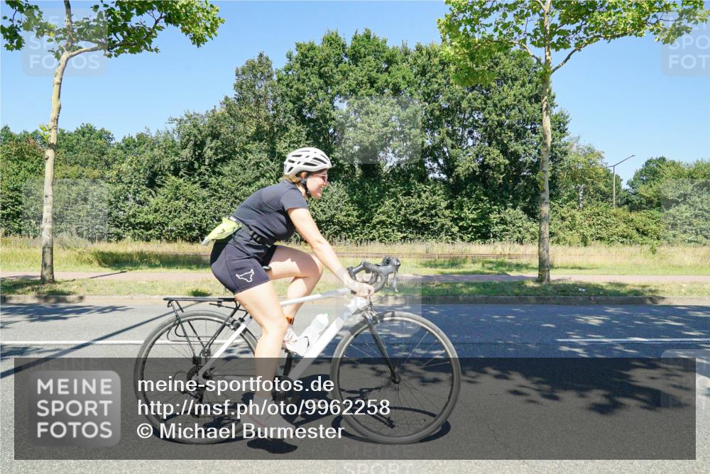 09.08.2026 - GEWOBA Citytriathlon Bremen Michael Burmester http://msf.ph/oto/9962258 09.08.2026 14:21:04 Radfahren 30, 214, 231, 252, 255, 268, 390, 409, 479, 508, 515 meine-sportfotos.de