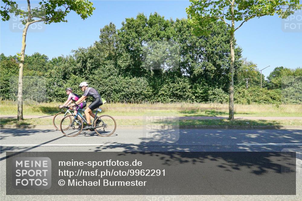 09.08.2026 - GEWOBA Citytriathlon Bremen Michael Burmester http://msf.ph/oto/9962291 09.08.2026 14:21:44 Radfahren 23, 138, 194, 195, 201, 358, 393, 423, 437, 442, 449 meine-sportfotos.de