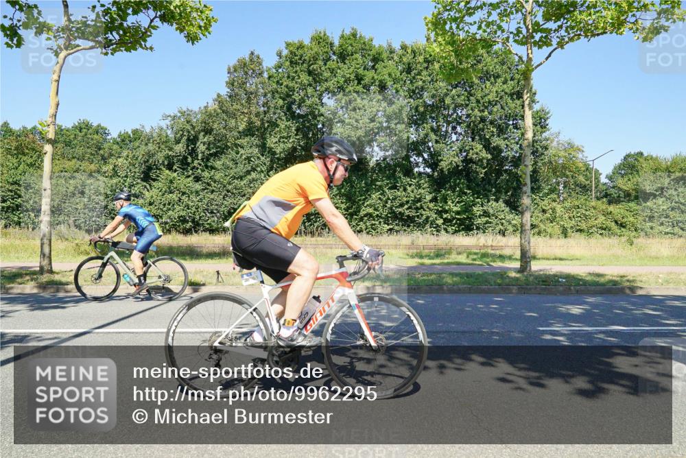 09.08.2026 - GEWOBA Citytriathlon Bremen Michael Burmester http://msf.ph/oto/9962295 09.08.2026 14:21:49 Radfahren 23, 195, 358, 393, 423, 437, 442, 449 meine-sportfotos.de