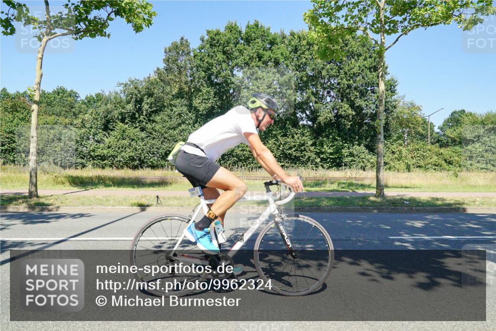 09.08.2026 - GEWOBA Citytriathlon Bremen Michael Burmester http://msf.ph/oto/9962324 09.08.2026 14:22:38 Radfahren 104, 275, 298, 381, 389, 394, 397, 411, 413, 452 meine-sportfotos.de