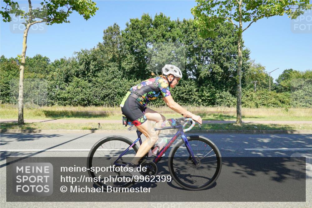 09.08.2026 - GEWOBA Citytriathlon Bremen Michael Burmester http://msf.ph/oto/9962399 09.08.2026 14:24:48 Radfahren 120, 141, 414, 460, 496, 499, 514 meine-sportfotos.de