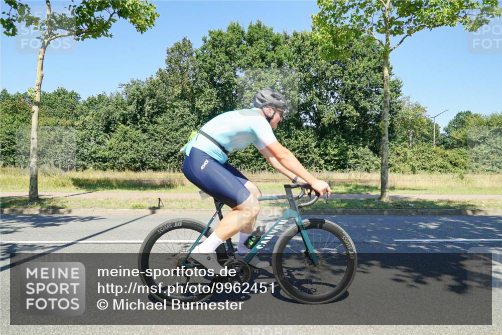 09.08.2026 - GEWOBA Citytriathlon Bremen Michael Burmester http://msf.ph/oto/9962451 09.08.2026 14:26:30 Radfahren 16, 29, 32, 51, 176, 178, 408, 497 meine-sportfotos.de