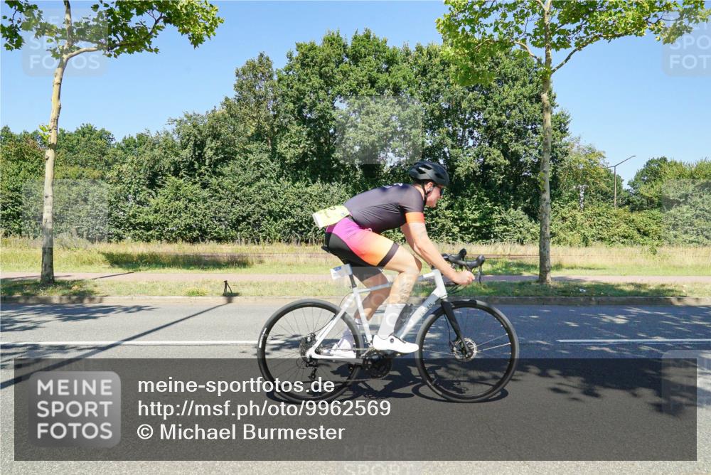 09.08.2026 - GEWOBA Citytriathlon Bremen Michael Burmester http://msf.ph/oto/9962569 09.08.2026 14:30:30 Radfahren 26, 27, 79, 118, 159, 169, 270, 374, 433 meine-sportfotos.de