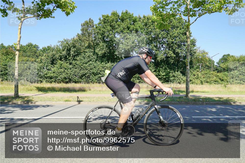09.08.2026 - GEWOBA Citytriathlon Bremen Michael Burmester http://msf.ph/oto/9962575 09.08.2026 14:30:41 Radfahren 27, 36, 54, 91, 105, 118, 128, 135, 159, 186, 200, 270, 374, 433 meine-sportfotos.de
