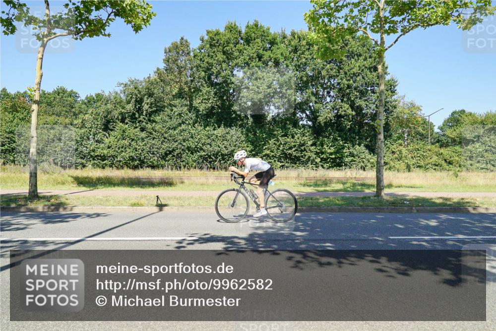 09.08.2026 - GEWOBA Citytriathlon Bremen Michael Burmester http://msf.ph/oto/9962582 09.08.2026 14:30:53 Radfahren 45, 54, 60, 73, 91, 92, 105, 125, 128, 135, 200, 353 meine-sportfotos.de
