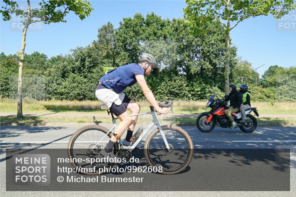 09.08.2026 - GEWOBA Citytriathlon Bremen Michael Burmester http://msf.ph/oto/9962608 09.08.2026 14:31:58 Radfahren 21, 126, 134, 151, 161, 254, 360 meine-sportfotos.de