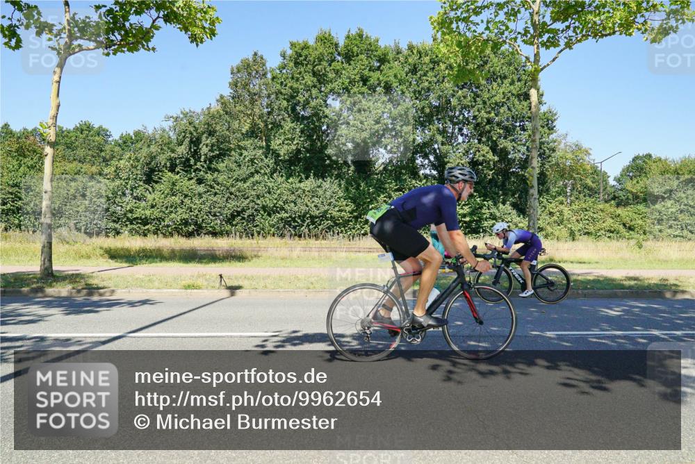 09.08.2026 - GEWOBA Citytriathlon Bremen Michael Burmester http://msf.ph/oto/9962654 09.08.2026 14:33:20 Radfahren 17, 86, 158, 179, 180, 265, 354, 395 meine-sportfotos.de