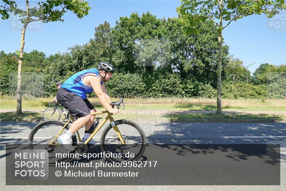 09.08.2026 - GEWOBA Citytriathlon Bremen Michael Burmester http://msf.ph/oto/9962717 09.08.2026 14:35:05 Radfahren 20, 37, 192, 220, 236, 260, 284, 351, 362, 404 meine-sportfotos.de