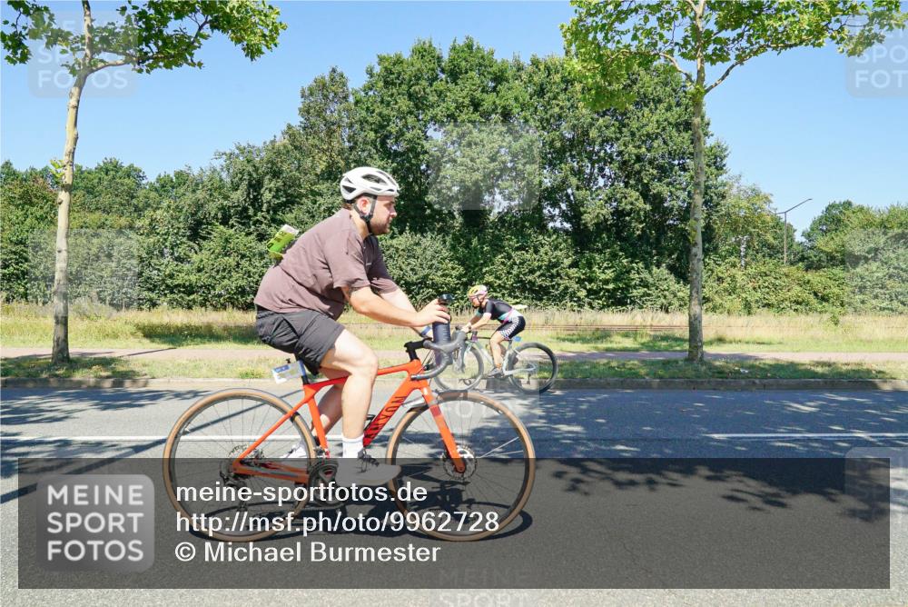 09.08.2026 - GEWOBA Citytriathlon Bremen Michael Burmester http://msf.ph/oto/9962728 09.08.2026 14:35:25 Radfahren 28, 57, 64, 80, 121, 130, 260, 286, 339, 364, 370, 403, 466 meine-sportfotos.de