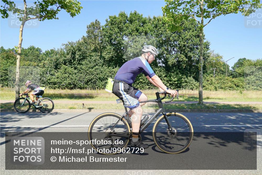 09.08.2026 - GEWOBA Citytriathlon Bremen Michael Burmester http://msf.ph/oto/9962729 09.08.2026 14:35:26 Radfahren 28, 57, 64, 80, 121, 130, 286, 339, 364, 370, 403, 466 meine-sportfotos.de
