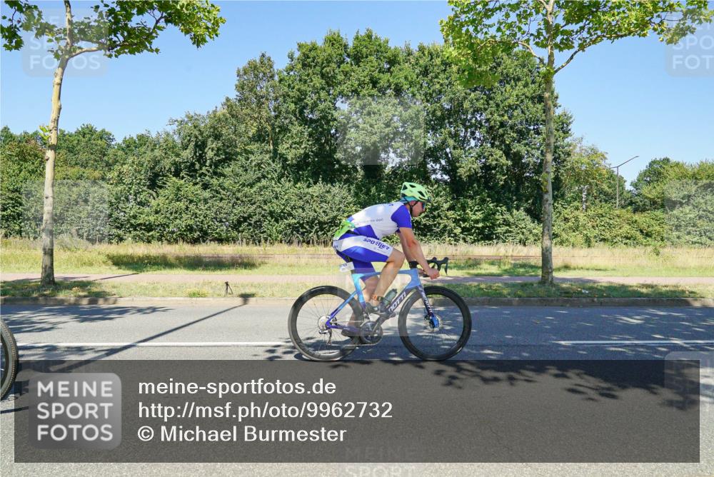 09.08.2026 - GEWOBA Citytriathlon Bremen Michael Burmester http://msf.ph/oto/9962732 09.08.2026 14:35:29 Radfahren 14, 28, 57, 64, 80, 121, 130, 286, 325, 339, 364, 370, 403, 466 meine-sportfotos.de