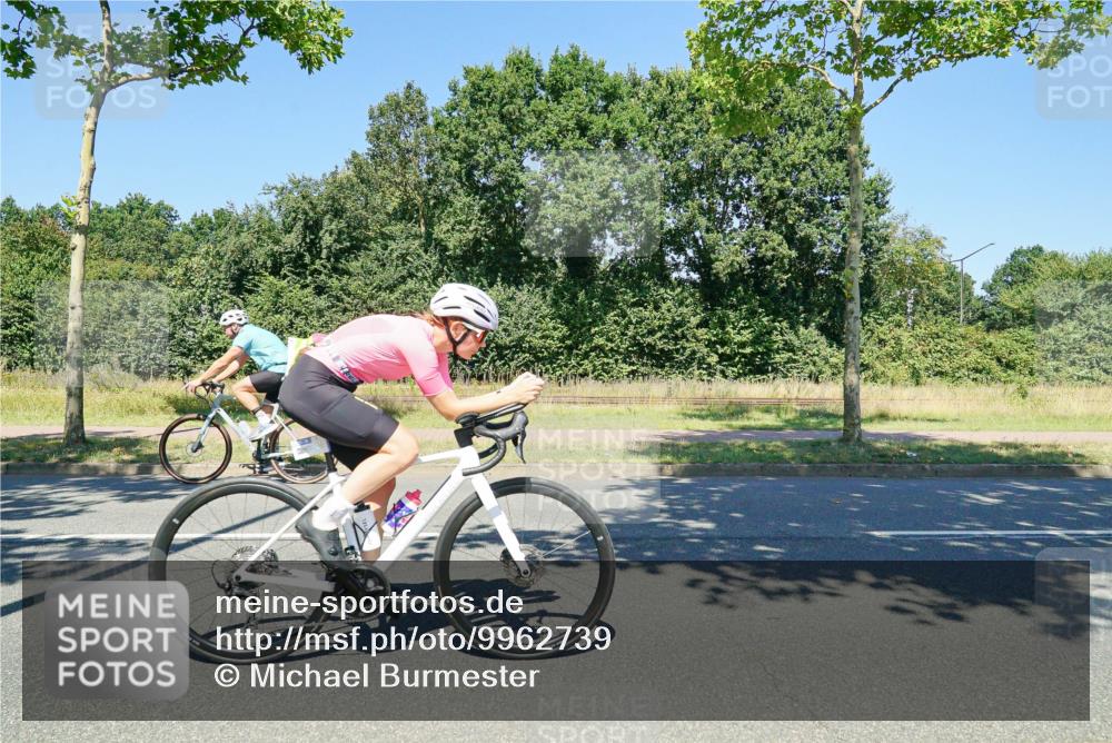 09.08.2026 - GEWOBA Citytriathlon Bremen Michael Burmester http://msf.ph/oto/9962739 09.08.2026 14:35:36 Radfahren 14, 47, 57, 121, 147, 205, 271, 286, 325, 363, 364, 370, 403, 453, 462, 466, 527 meine-sportfotos.de