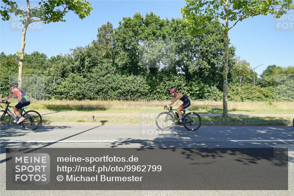 09.08.2026 - GEWOBA Citytriathlon Bremen Michael Burmester http://msf.ph/oto/9962799 09.08.2026 14:37:10 Radfahren 10, 58, 229, 312, 316, 448 meine-sportfotos.de