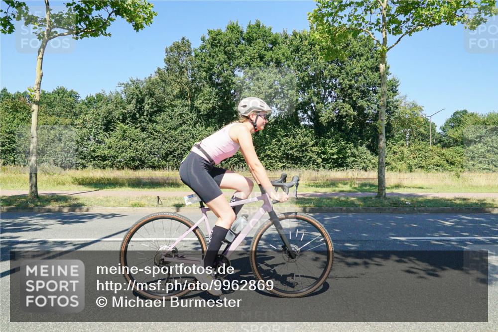 09.08.2026 - GEWOBA Citytriathlon Bremen Michael Burmester http://msf.ph/oto/9962869 09.08.2026 14:38:40 Radfahren 210, 216, 222, 227, 249, 253, 273, 276, 320, 352, 417 meine-sportfotos.de