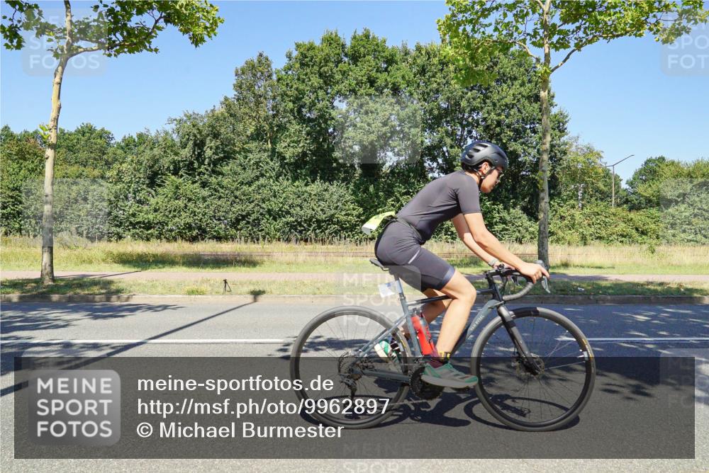 09.08.2026 - GEWOBA Citytriathlon Bremen Michael Burmester http://msf.ph/oto/9962897 09.08.2026 14:39:28 Radfahren 61, 106, 239 meine-sportfotos.de