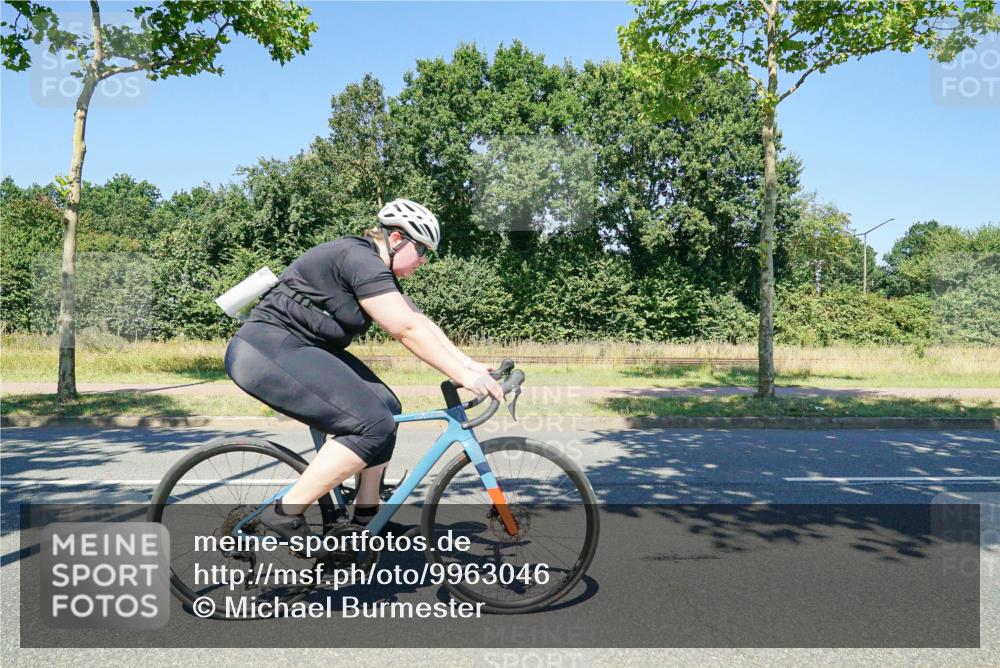 09.08.2026 - GEWOBA Citytriathlon Bremen Michael Burmester http://msf.ph/oto/9963046 09.08.2026 14:44:04 Radfahren 107, 209, 241 meine-sportfotos.de