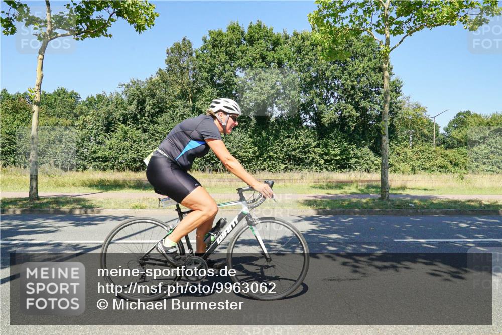 09.08.2026 - GEWOBA Citytriathlon Bremen Michael Burmester http://msf.ph/oto/9963062 09.08.2026 14:44:35 Radfahren 245, 495 meine-sportfotos.de