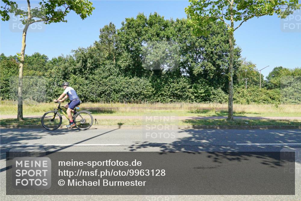 09.08.2026 - GEWOBA Citytriathlon Bremen Michael Burmester http://msf.ph/oto/9963128 09.08.2026 14:48:23 Radfahren 333, 484 meine-sportfotos.de