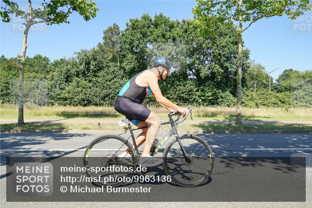 09.08.2026 - GEWOBA Citytriathlon Bremen Michael Burmester http://msf.ph/oto/9963136 09.08.2026 14:49:48 Radfahren 446, 504 meine-sportfotos.de
