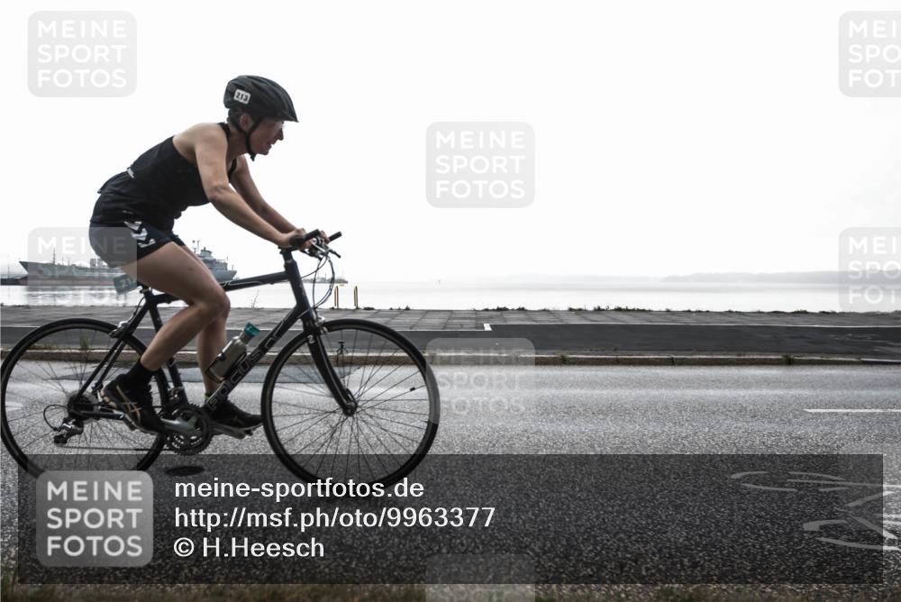 16.08.2026 - KN Förde Triathlon 2026 H.Heesch http://msf.ph/oto/9963377 16.08.2026 09:32:19 Radfahren 125, 133, 213, 232, 262 meine-sportfotos.de
