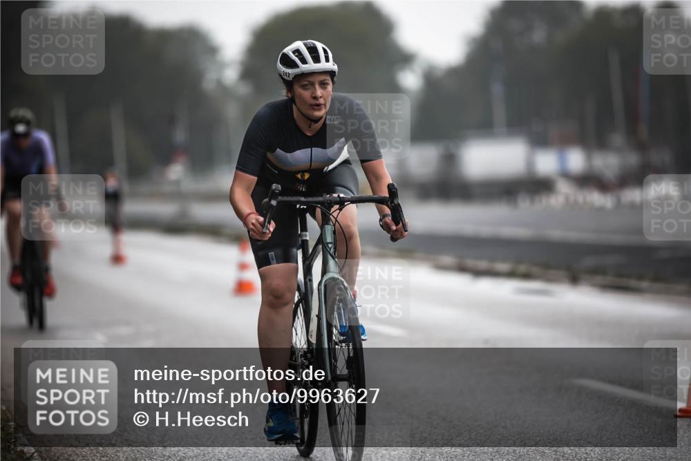 16.08.2026 - KN Förde Triathlon 2026 H.Heesch http://msf.ph/oto/9963627 16.08.2026 09:31:53 Radfahren 106, 140, 242, 245 meine-sportfotos.de