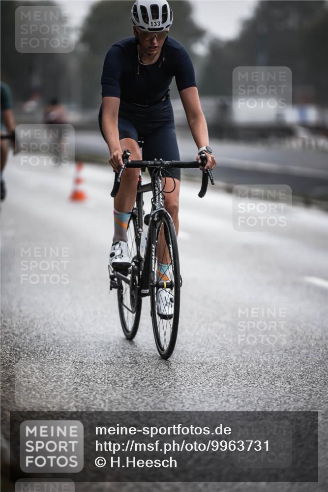 16.08.2026 - KN Förde Triathlon 2026 H.Heesch http://msf.ph/oto/9963731 16.08.2026 09:32:22 Radfahren 125, 133, 232, 262 meine-sportfotos.de