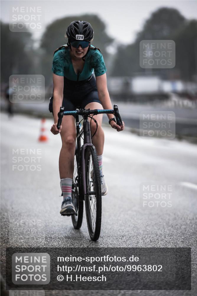 16.08.2026 - KN Förde Triathlon 2026 H.Heesch http://msf.ph/oto/9963802 16.08.2026 09:32:47 Radfahren 158, 162, 229, 238, 240, 251 meine-sportfotos.de